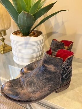 BedStu Yarisa ankle boots 8.5 rustic brown, red bottoms